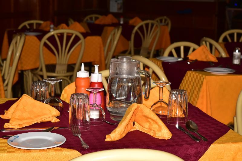 Ibis Hotel نيري المظهر الخارجي الصورة